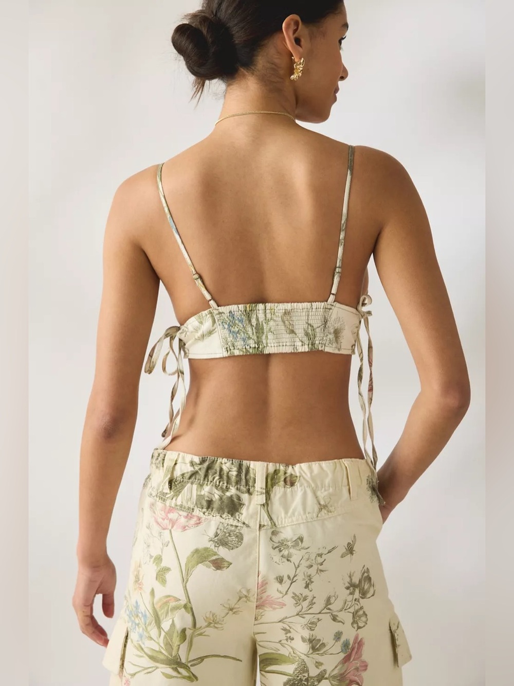 Urban Outfitters Kimchi Blue Chit Chat Side-Tie Cropped Cami Neutral Floral New - Picture 5 of 10